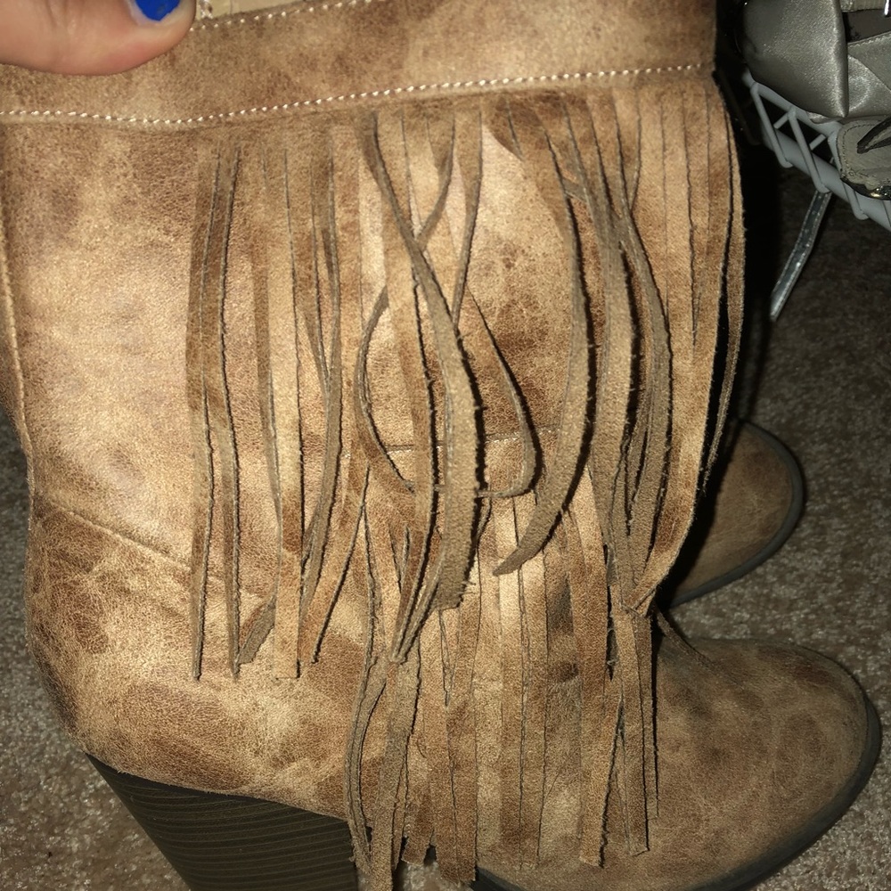 A cute pair of tan boots! With flares on sides